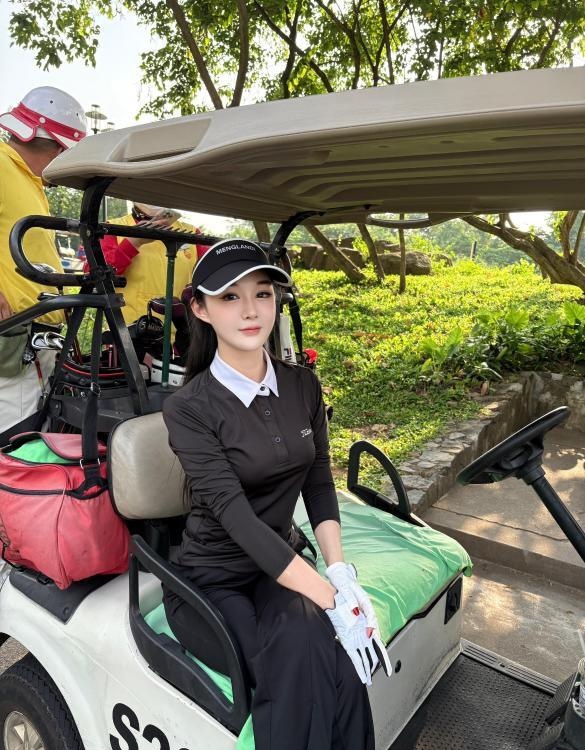 肤白貌美软妹子安娜