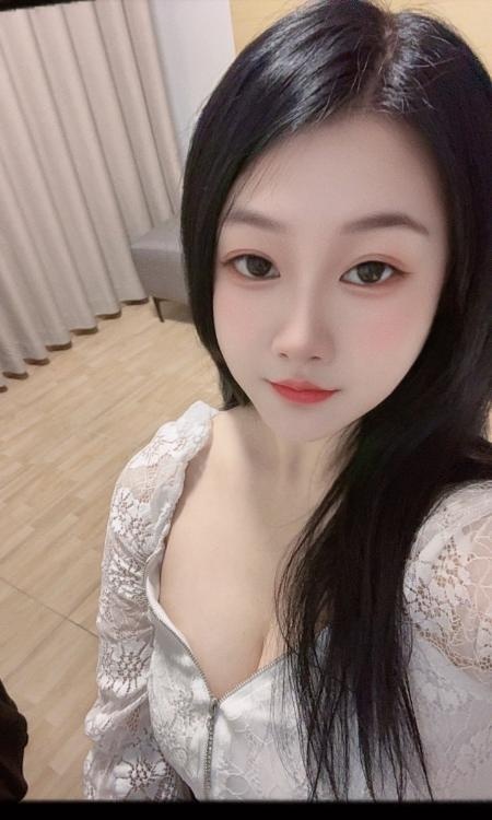 e奶巨乳玥菲