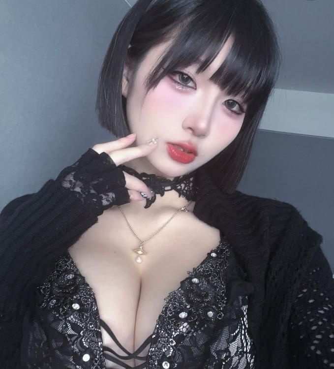 00后丰满萌妹