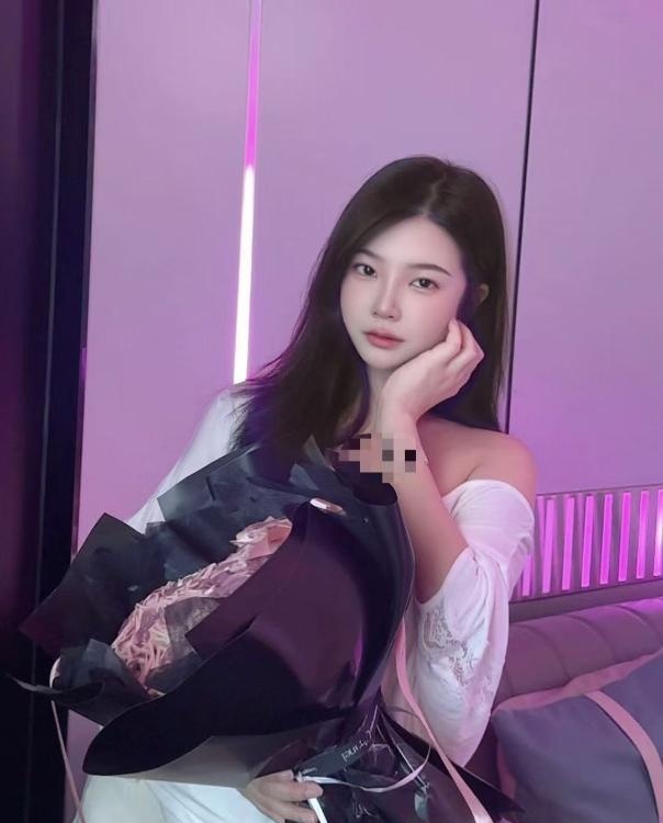 依然美女小姐姐