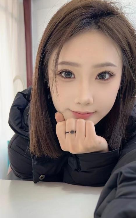 清纯甜妹儿