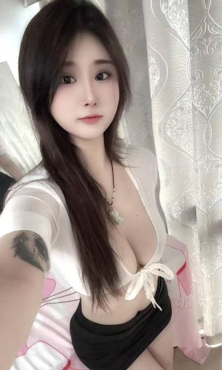 西青制服翘臀骚货