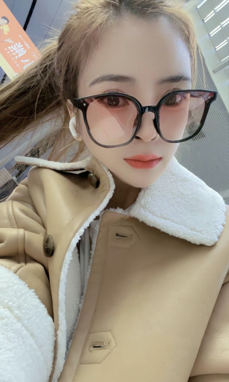 二刷浦东骚妹子小爱茜