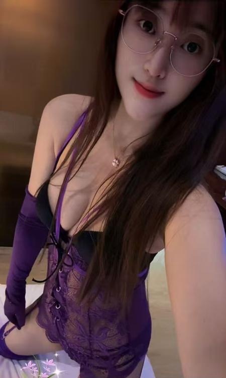 热辣白虎大长腿美眉