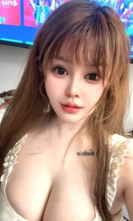 潮喷大胸老师画画