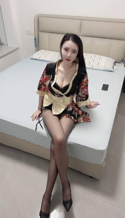 宜宾黑丝美腿骚女柠柠