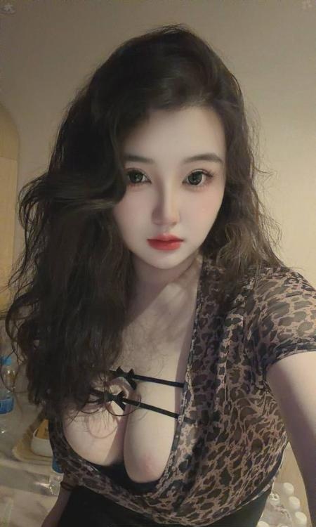 景德镇巨臀大胸骚女