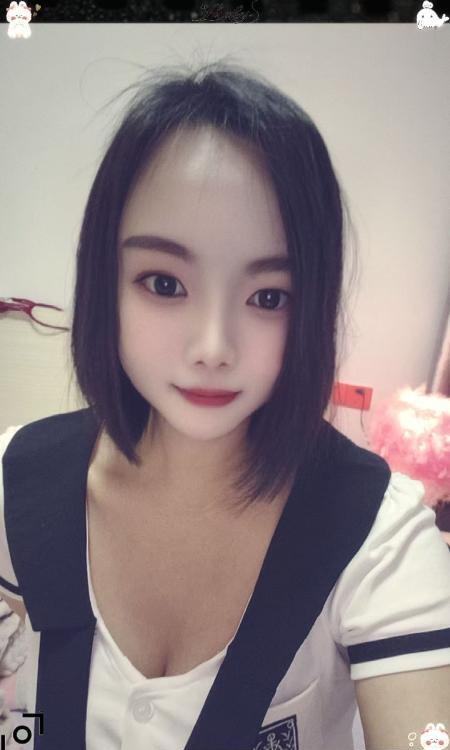 返食短发木瓜奶少妇