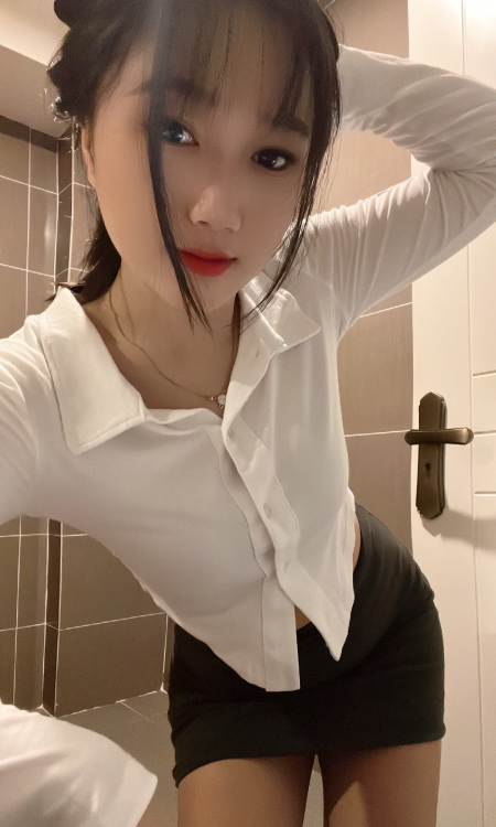 丰乳翘臀嫩妹子