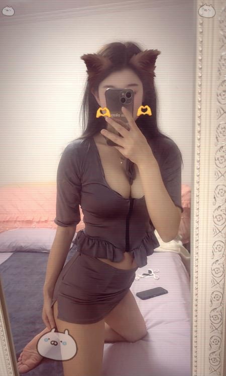 个人性感大长腿骚货