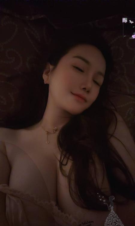 混血颜值性感御姐范