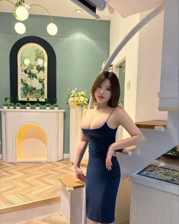 身材娇小大胸樱桃