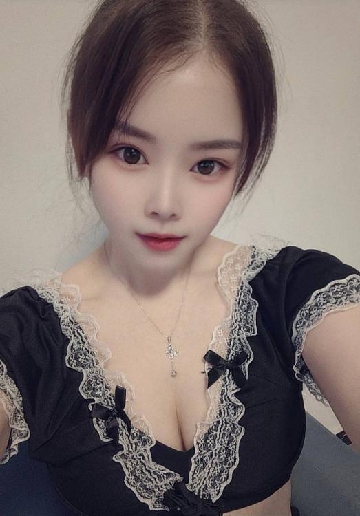 临平短发情趣女郎