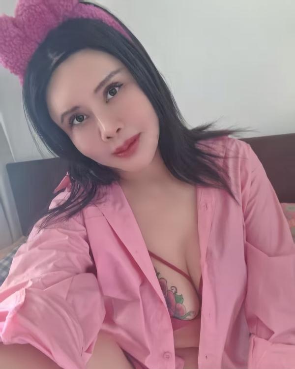 纹身花奶骚浪熟女