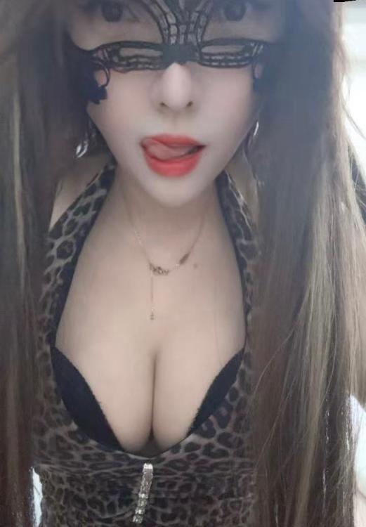 大胸翘臀骚熟女