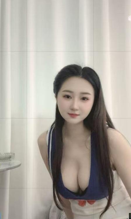 蛇腰大奶小骚妇