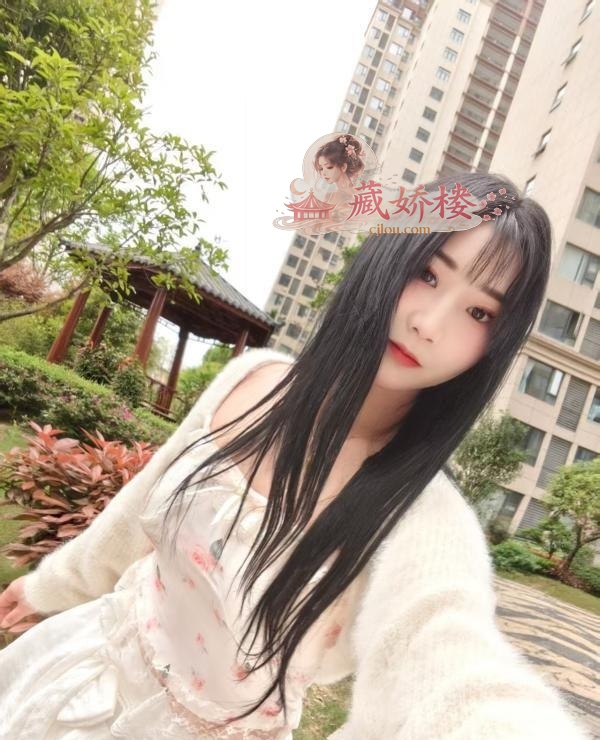 光谷大长腿芳芳