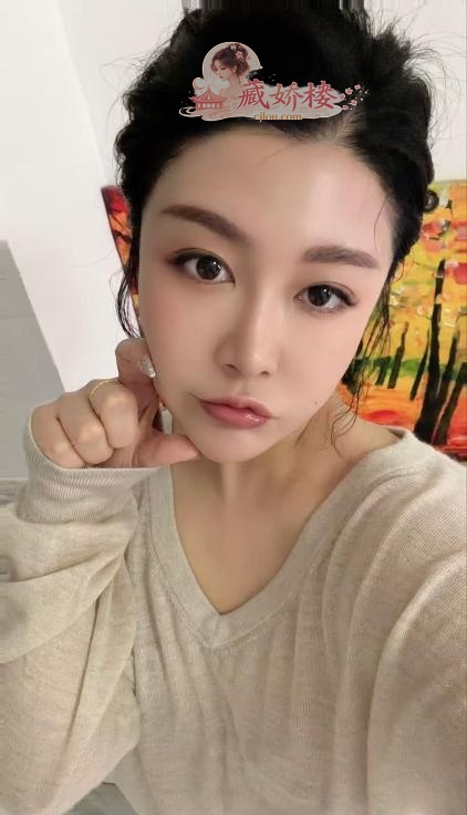 一字马颜值小姐姐